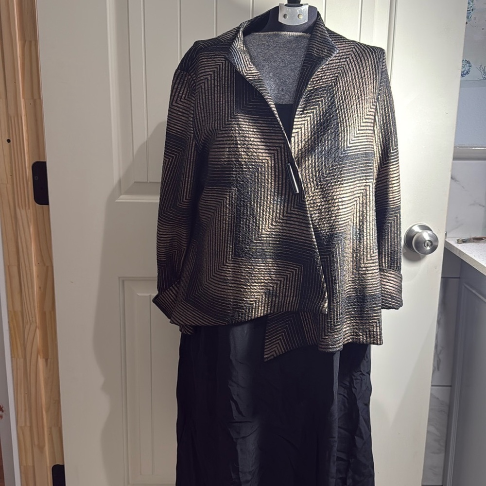 IC by Connie K Metalic gold and black Button Front blazer Size 8